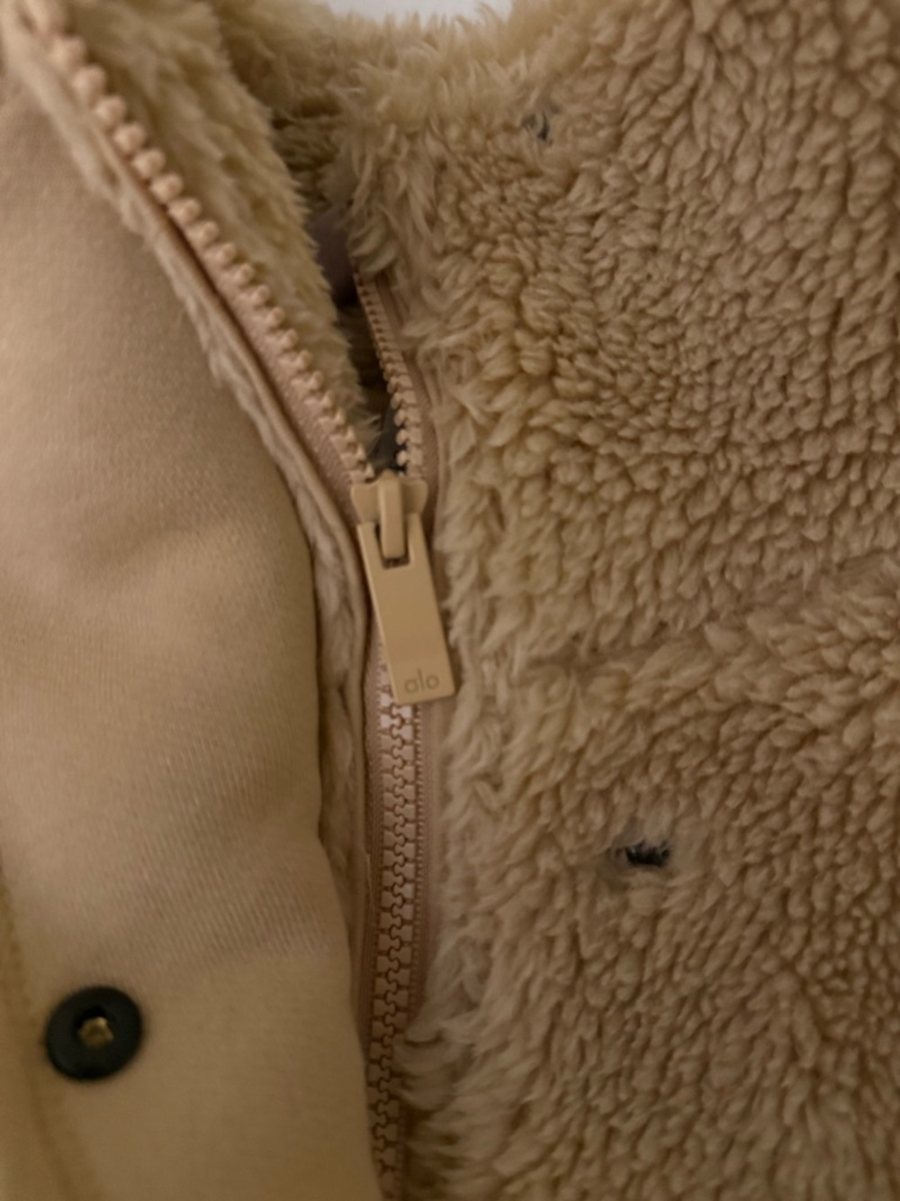 ALO Yoga Foxy Sherpa Jacket (M) - Picture 4 of 6